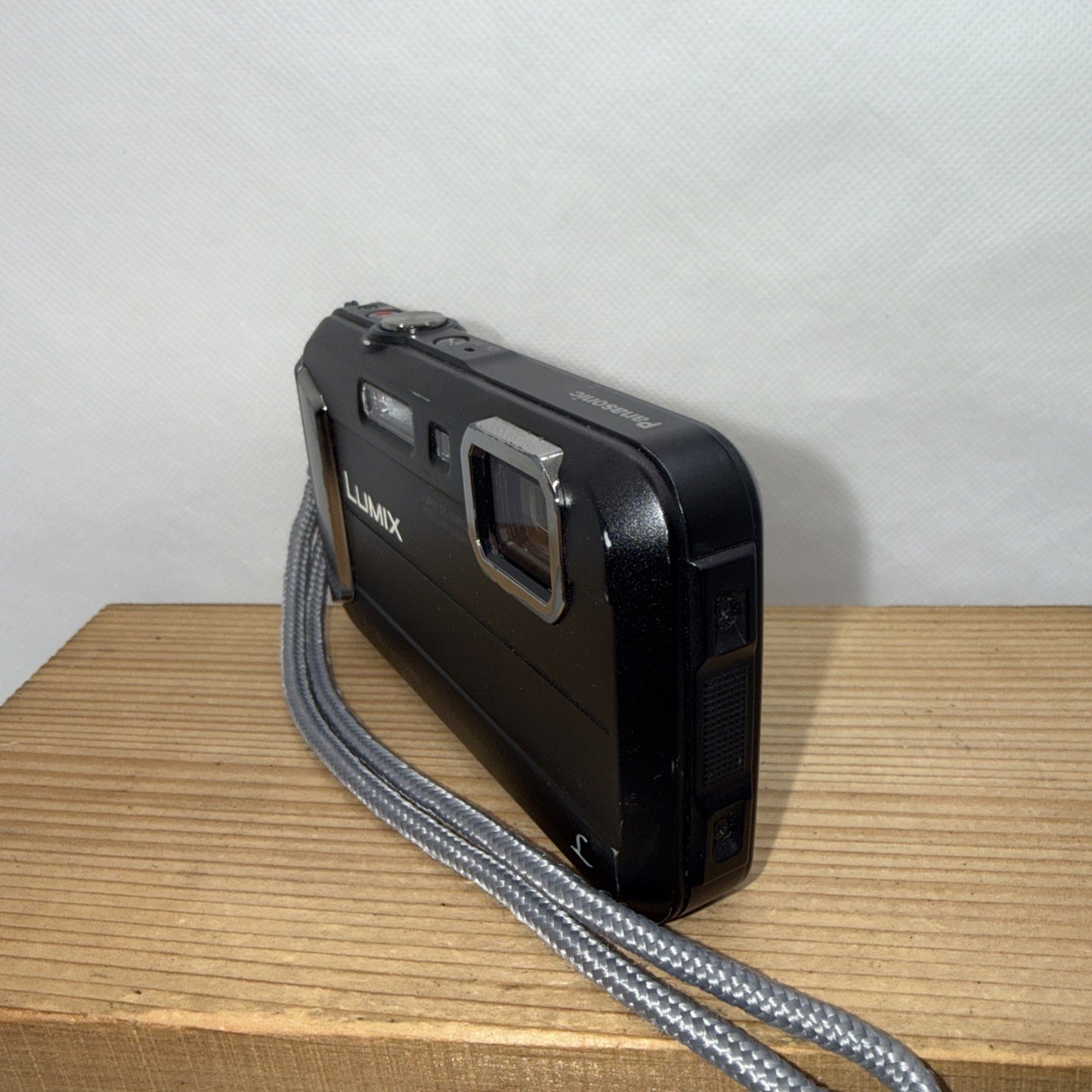 Panasonic Lumix DMC-FT30 16MP Digital Camera Working + Charger Battery Case 16GB
