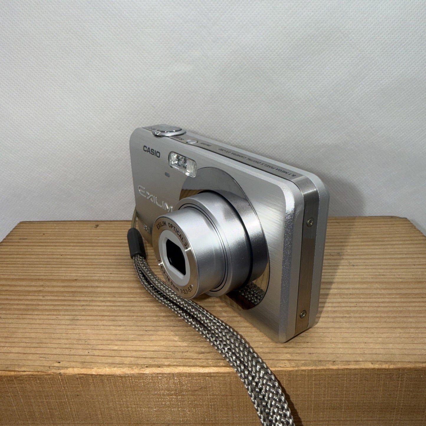 CASIO Exilim EX-Z80 Digital Camera 8.1MP Tested Working + Charger Battery 4GB SD