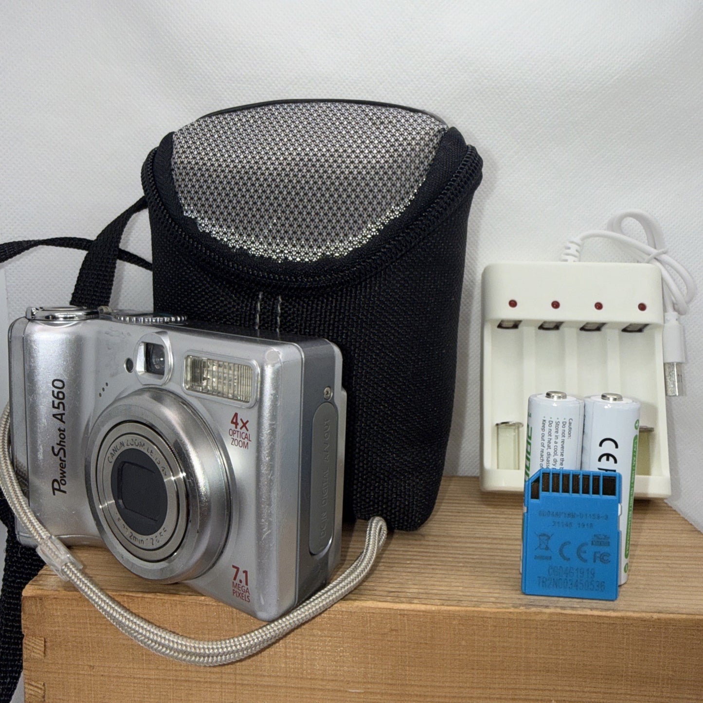Canon PowerShot A560 7.1MP Digital Camera Tested + Charger Batteries 4GB SD Case
