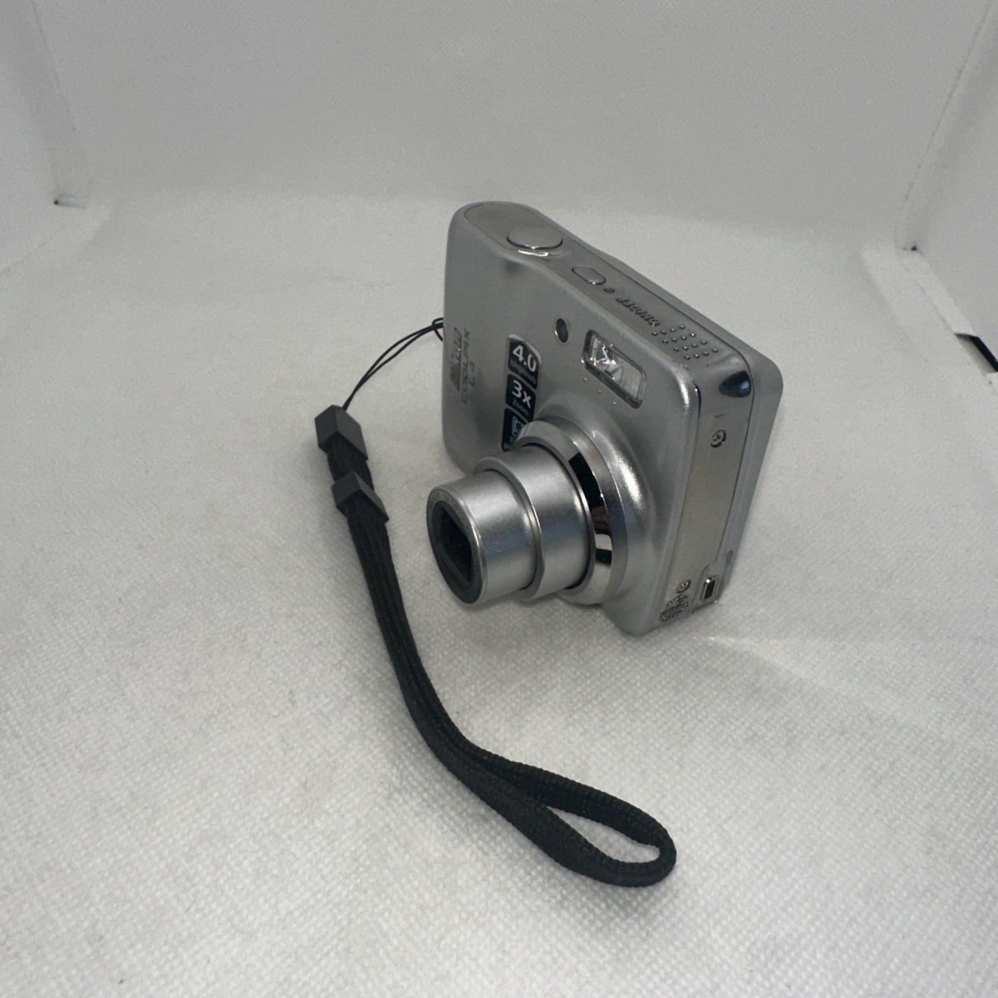 Retro Nikon Coolpix L4 4MP Digital Camera Tested Plus Charger Battery 2GB SD3