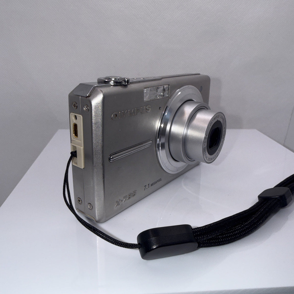 Digital Camera Olympus X-785 7.1MP Tested + Charger Battery 2GB XD USB Cable
