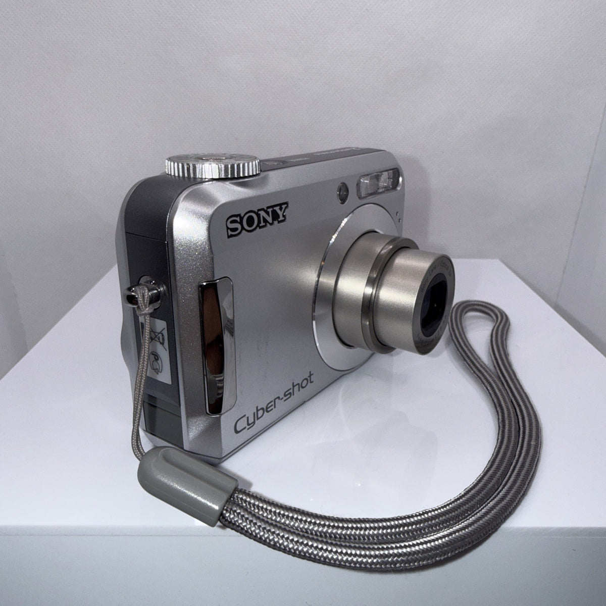 Sony Cybershot DSC-S650 7.2MP Digital Camera Working Full Kit With Accessories