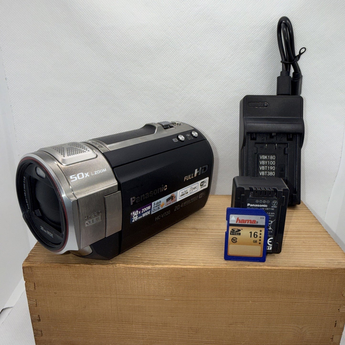Panasonic HC-V720 Digital Video Camera Tested 46x i.Zoom Hybrid O.I.S + Bundle