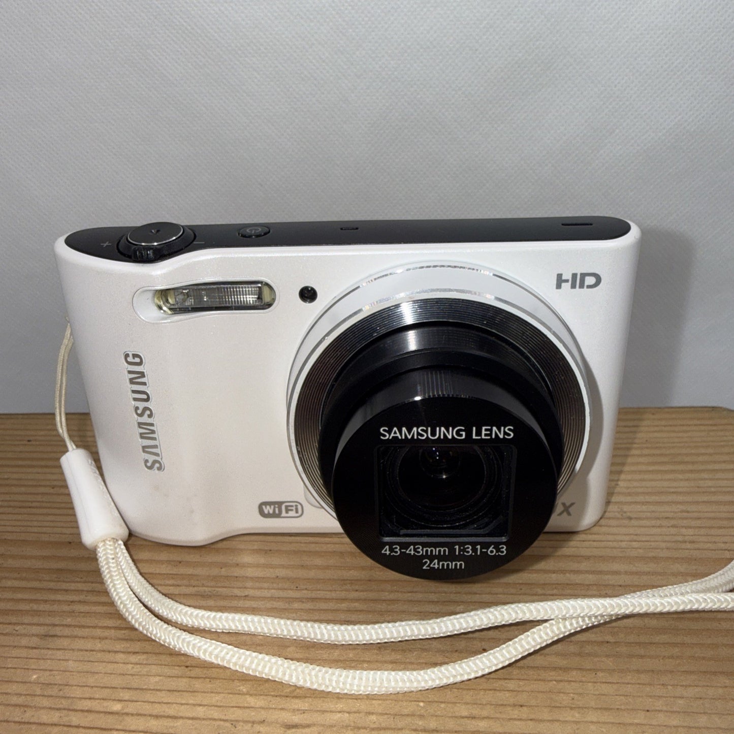 Samsung WB31F WiFi Digital Camera 16.2MP White Tested with Battery And Charger