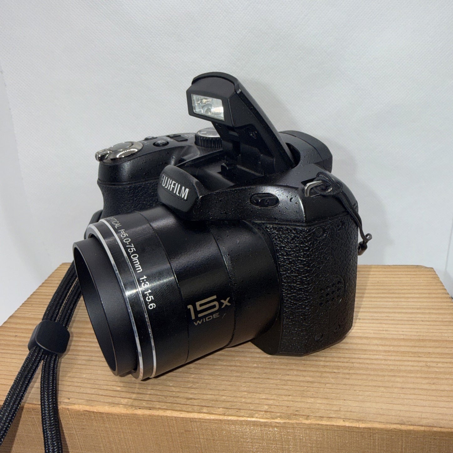Fujifilm FinePix S1730 12.2MP Bridge Camera Tested + 4GB SD Card & Camera Bag