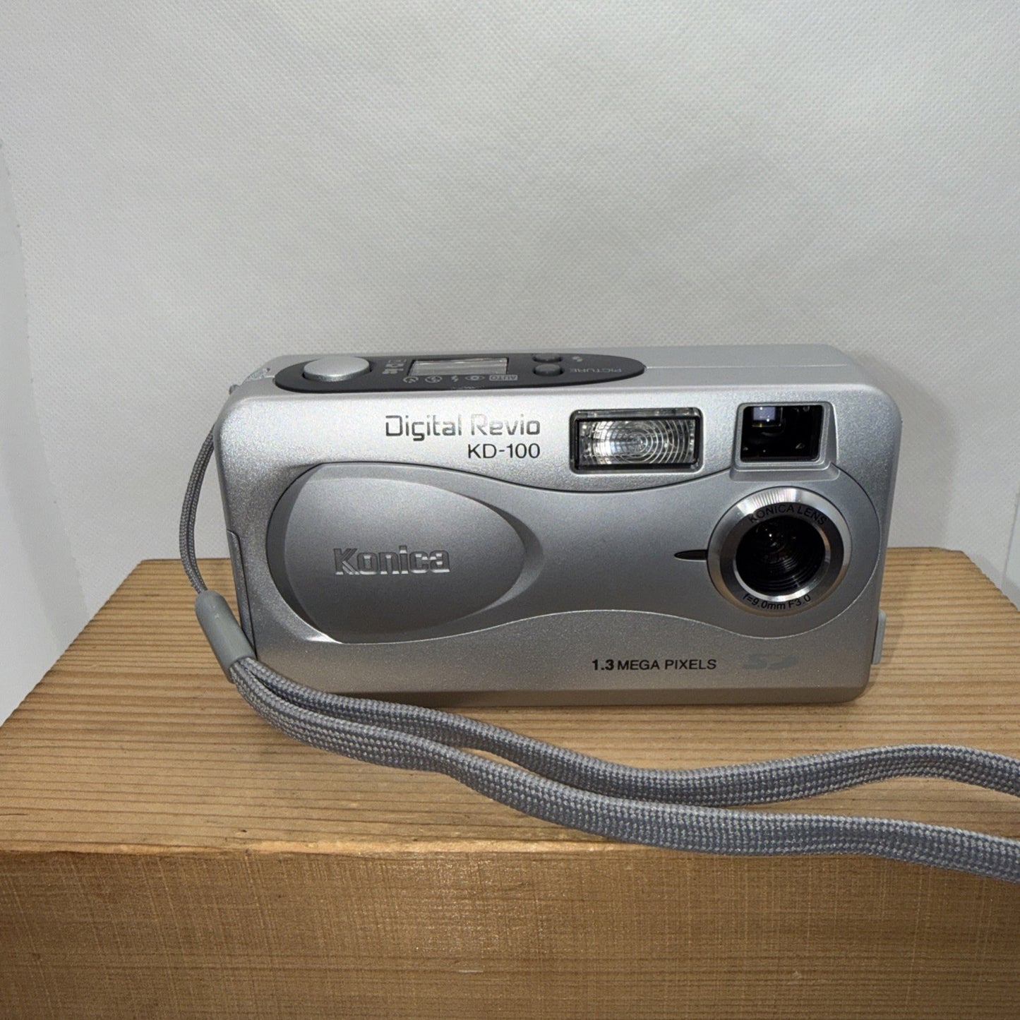 Konica Revio KD-100 Digital Camera 1.3MP Low Resolution Retro + SD Card Case VGC