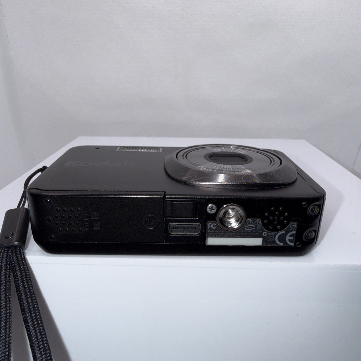 Digital Camera Kodak EasyShare V1273 12MP Tested + Charger Battery 4GB SD