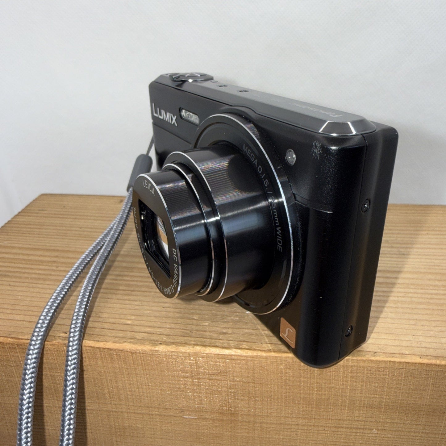 Panasonic LUMIX DMC-SZ9 16.1MP Digital Camera Tested + Charger Battery 32GB Case