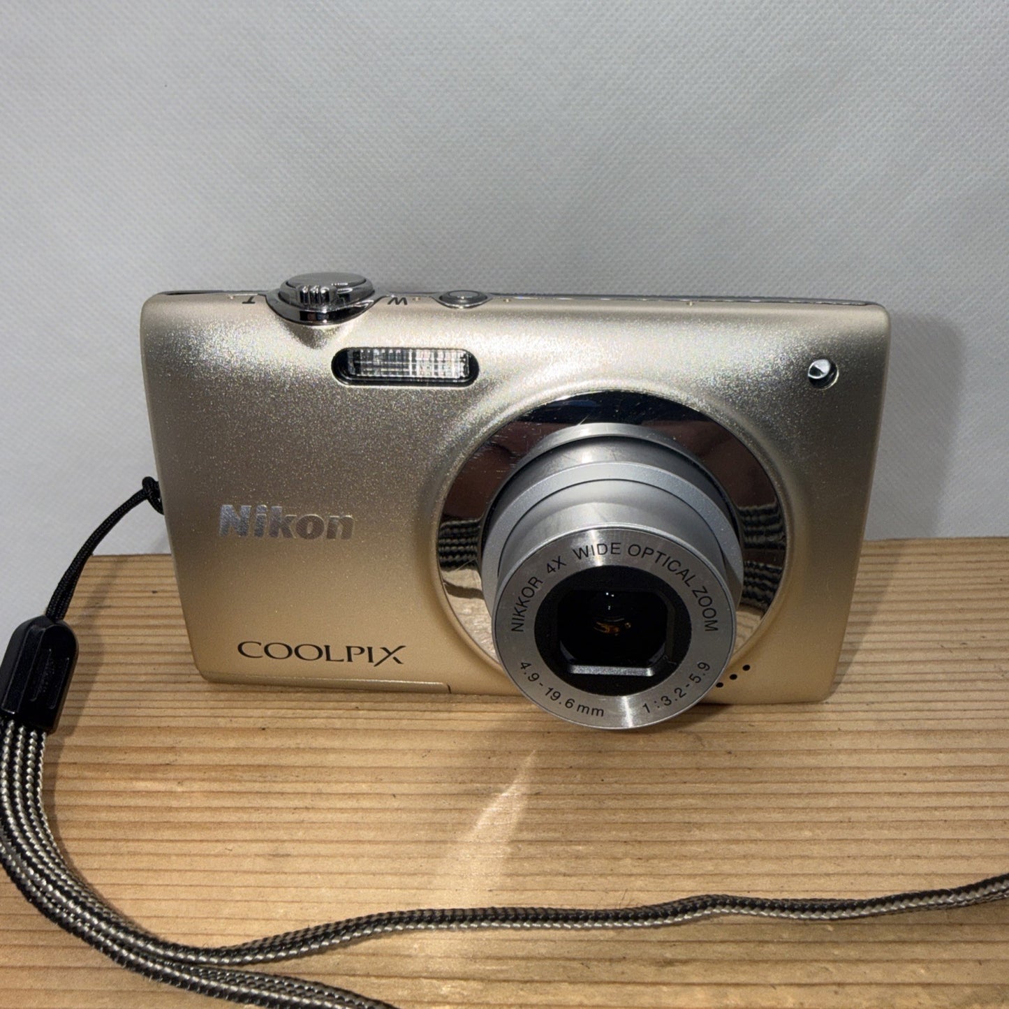 Nikon Coolpix S2500 12MP Gold Digital Camera Tested + Charger Battery 4GB SD