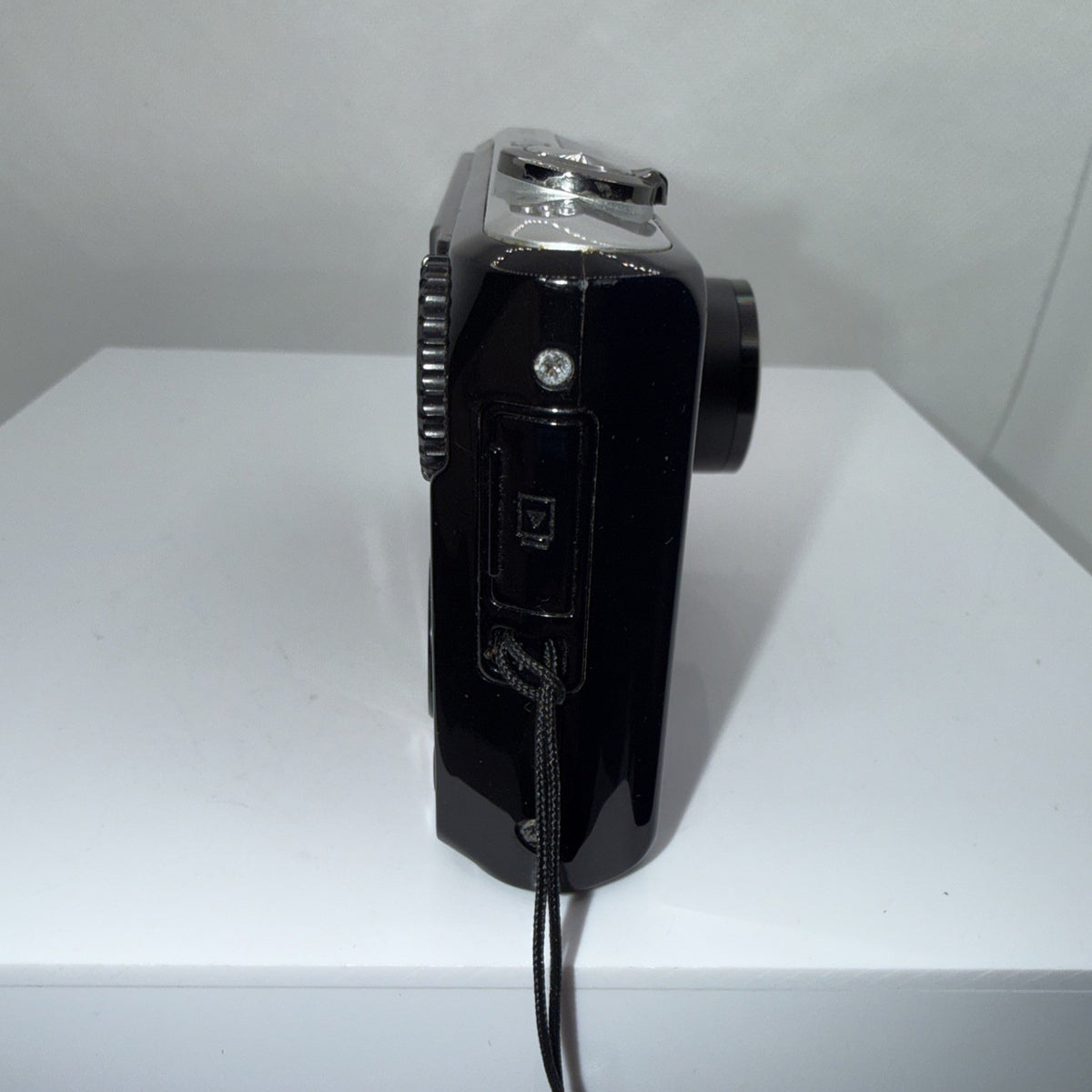 Samsung PL100 12.2MP Selfie Screen Digital Camera Tested + Charger Battery 4GB