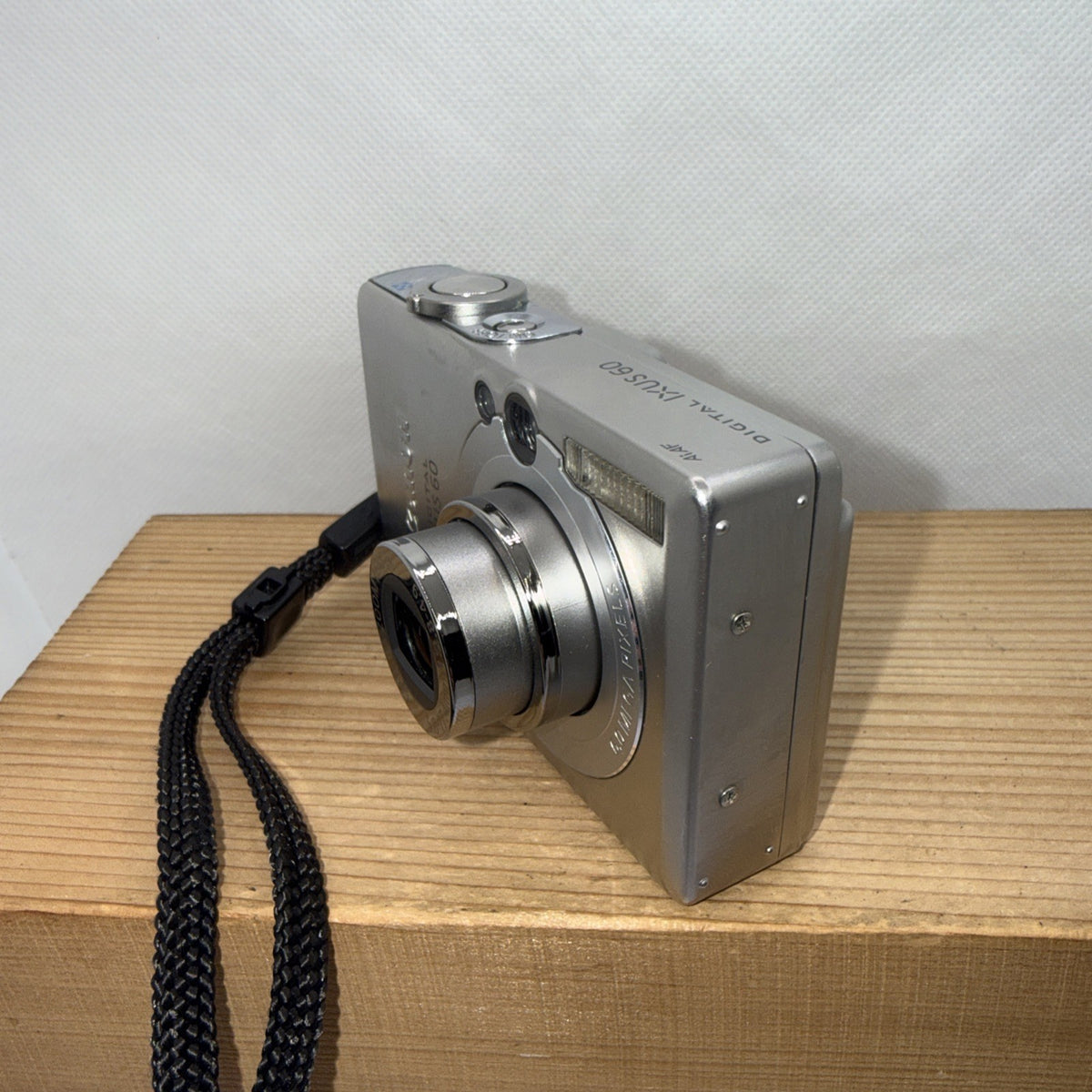Canon Ixus 60 6MP Digital Camera Tested Plus Charger Battery 2GB SD Card Japan