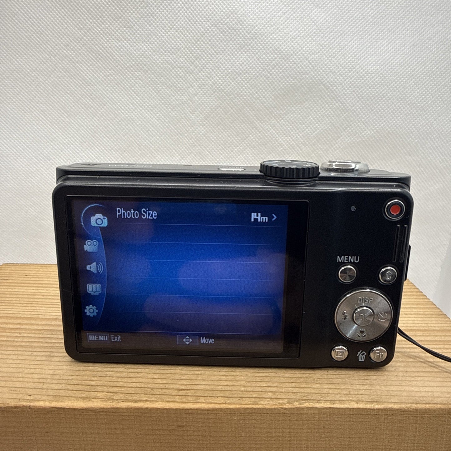 Samsung WB700 14.2MP Digital Camera Tested Working + Charger Battery 4GB SD Case