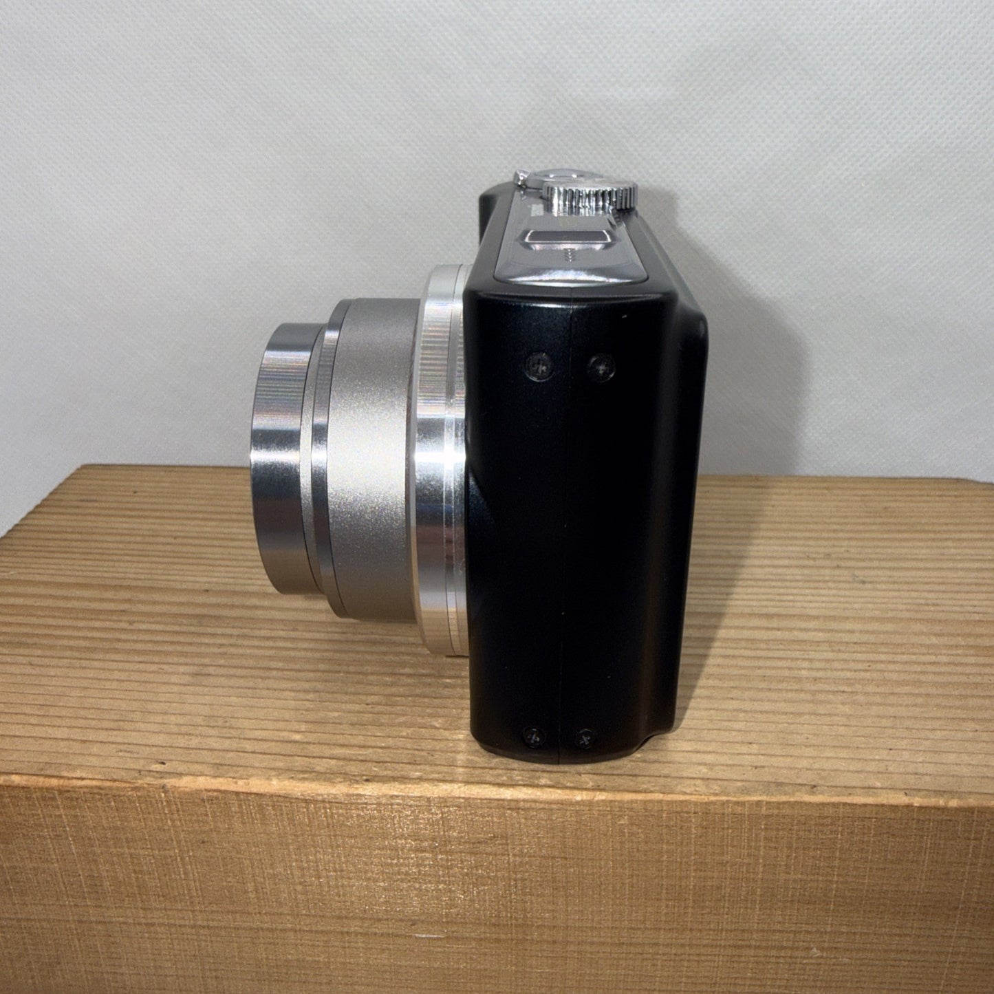 Panasonic Lumix DMC-TZ10 Digital Camera Tested *Minor screen issue + Accessories