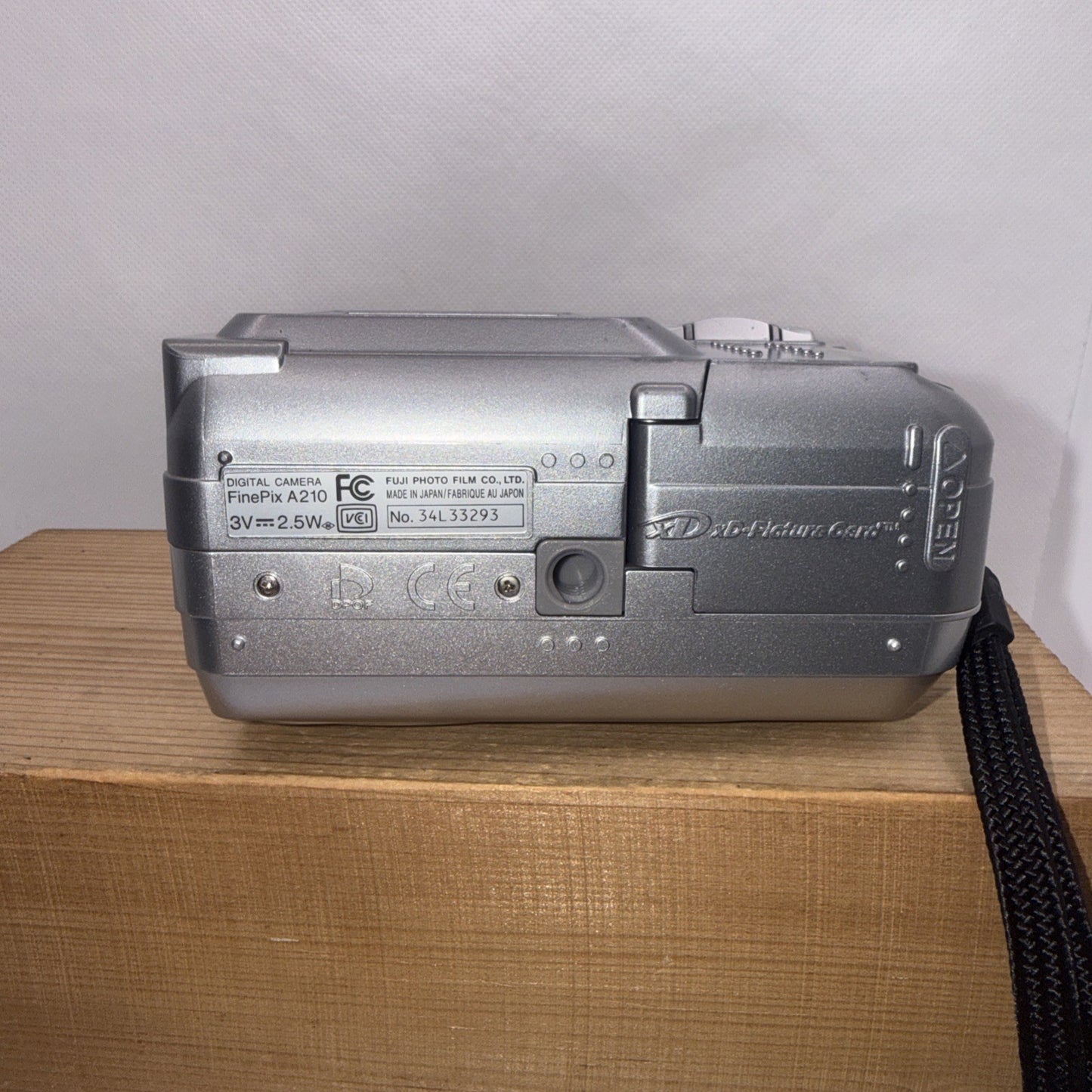 Fujifilm FinePix A210 3.2MP Digital Camera Tested Working + XD Cards And Reader