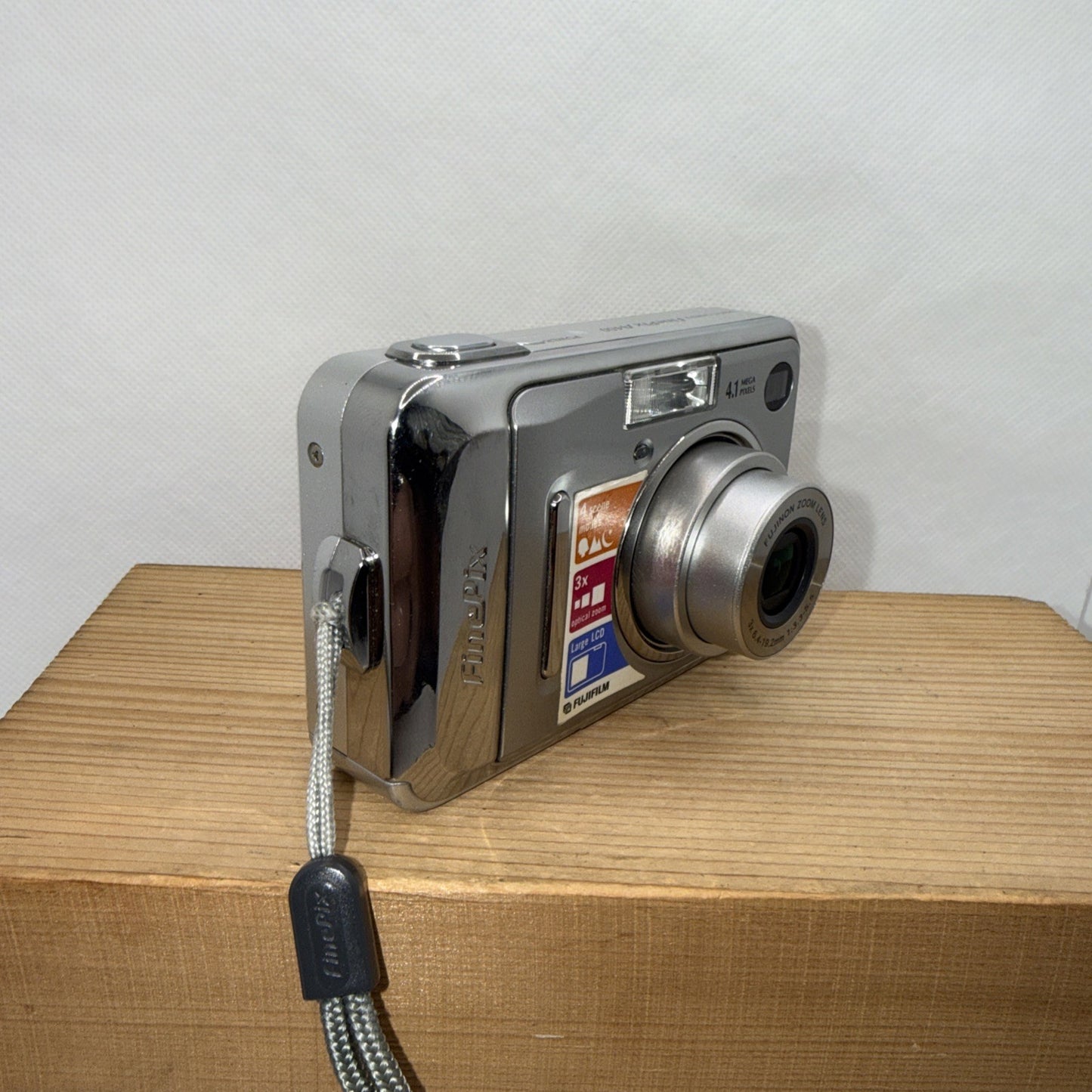 Fujifilm Finepix A400 4.1MP Digital Camera Tested Working + 128MB XD Card