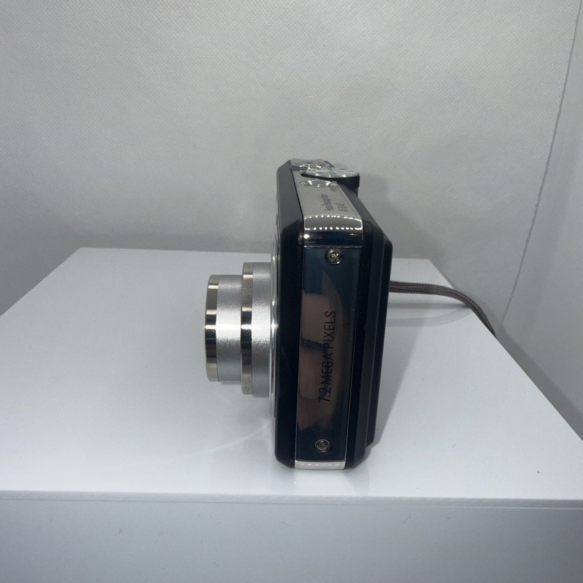 Samsung L730 7.2MP Digital Camera Tested Full Kit Charger Battery 4GB SD Card