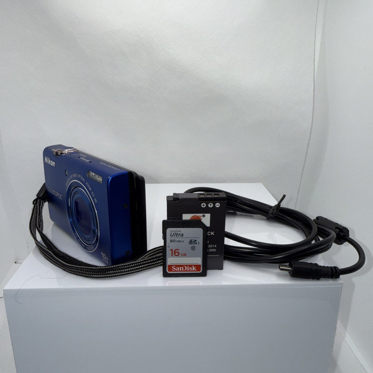 Digital Camera Nikon Coolpix S6200 16.2MP Blue Tested + Charger Battery 16GB SD