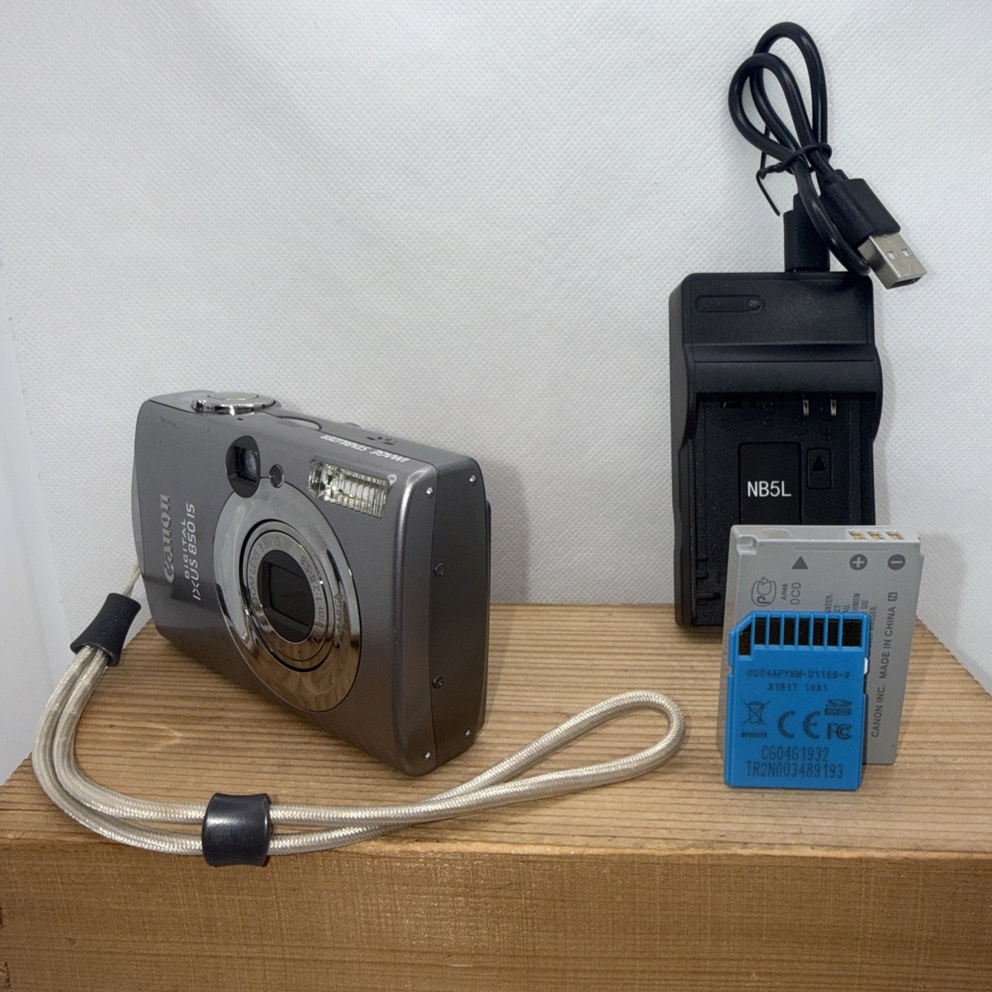 Canon IXUS 850 IS 7.1 MP Digital Camera Tested Working + Charger Battery 4GB SD