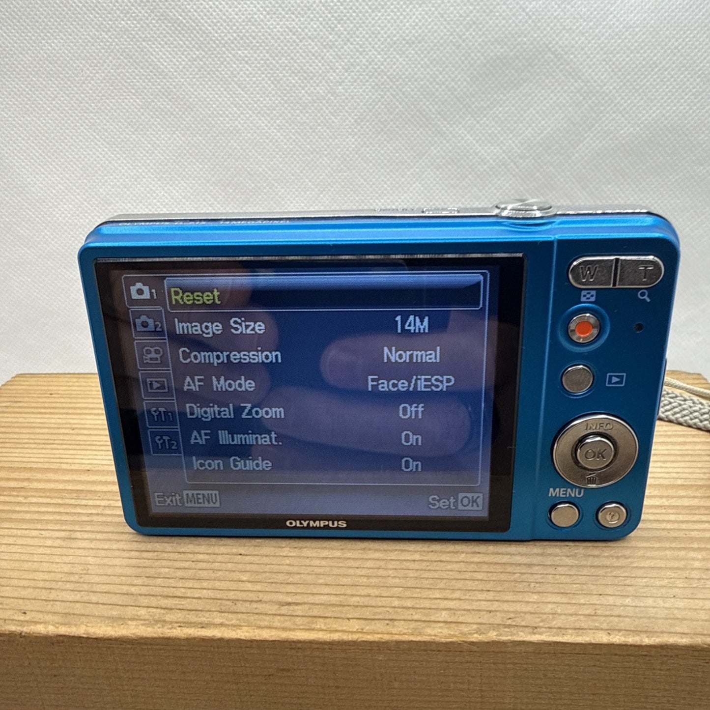 Olympus D-715 14MP Blue Digital Camera Tested Working + Charger Battery 4GB SD