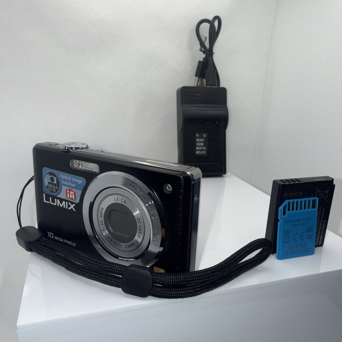 Panasonic Lumix DMC-FS7 10MP Digital Camera Tested + Charger Battery 4GB SD Card