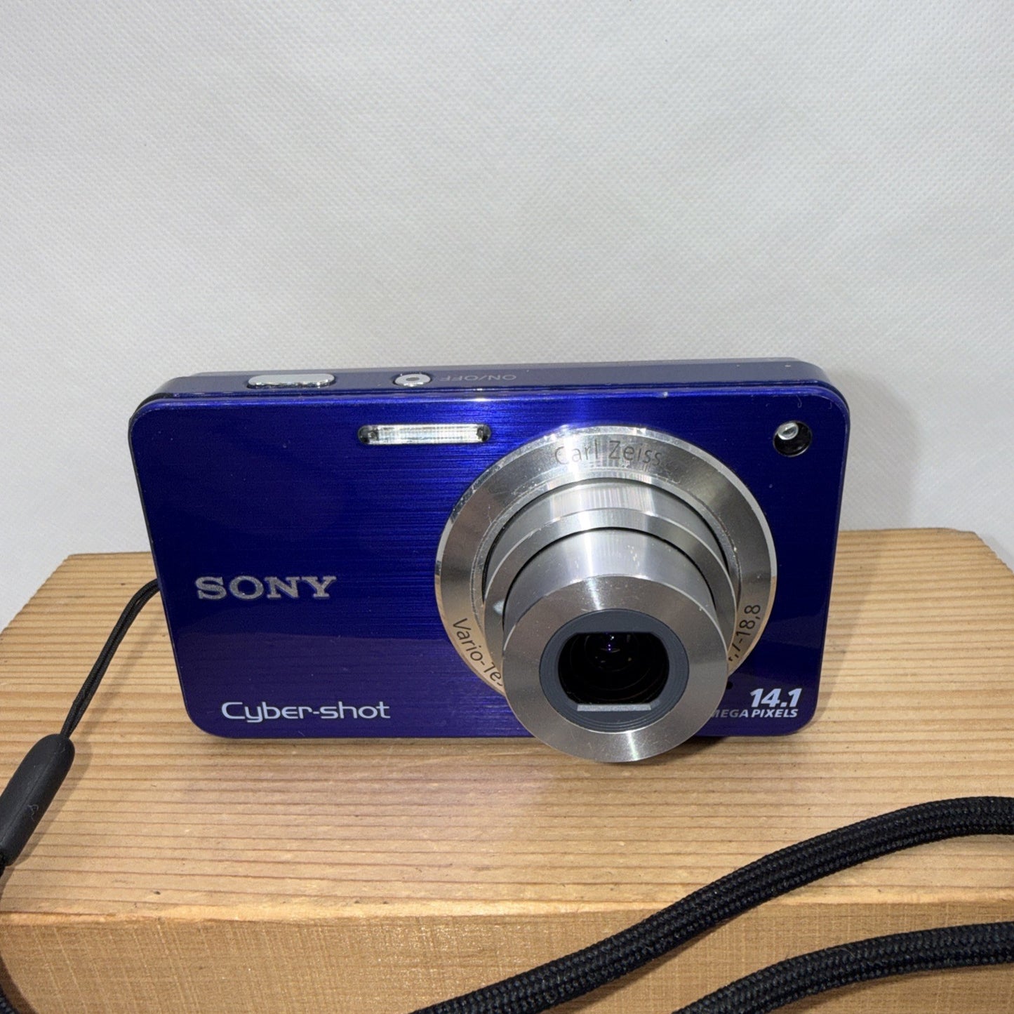 Sony Cybershot DSC-W560 14.1MP Digital Camera Tested + Charger Battery 8GB SD