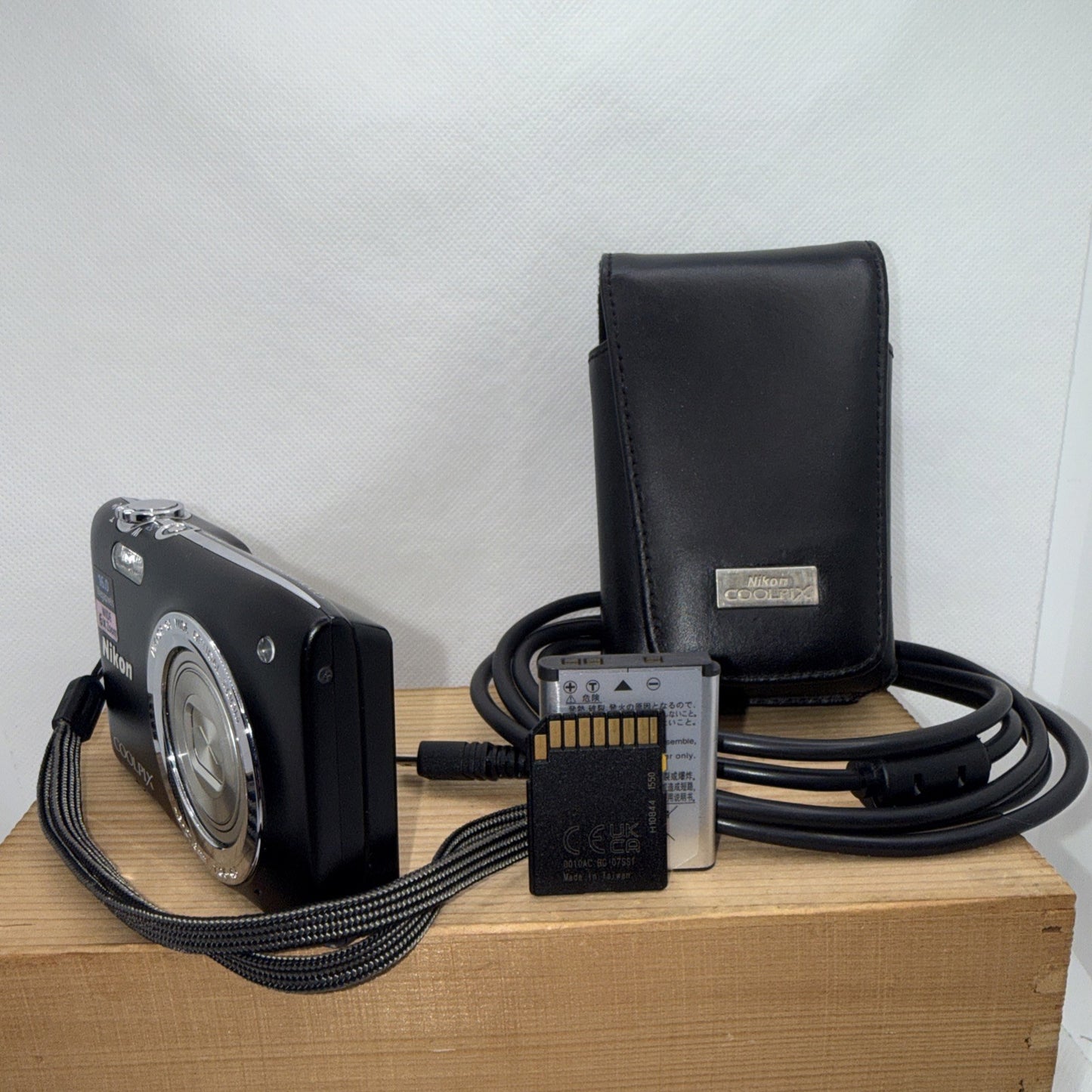 Nikon Coolpix S2700 16MP Digital Camera Tested + Charger Battery 4GB SD Case