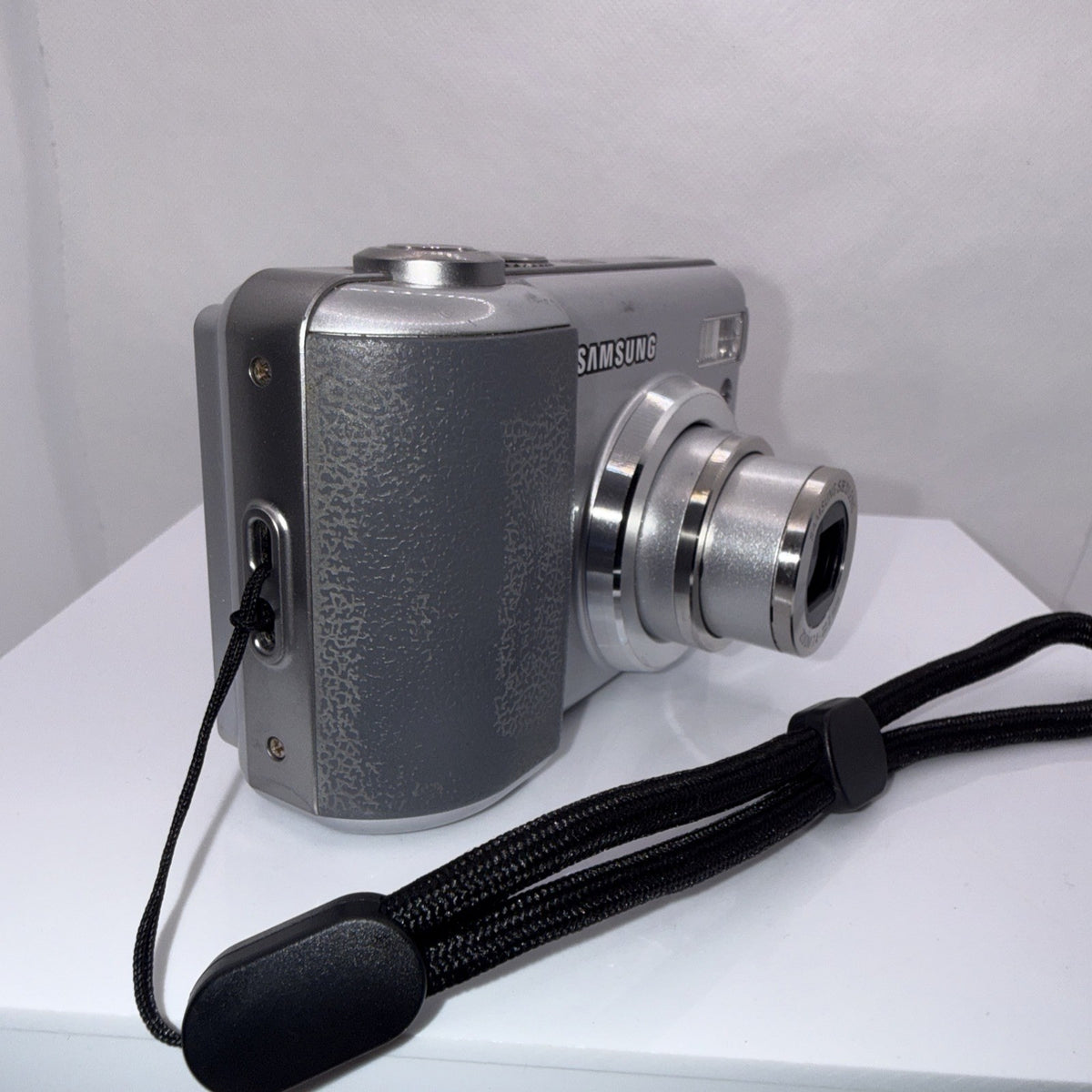 Samsung Digimax D103 10.1MP Digital Camera Tested + Charger Batteries 2GB SD
