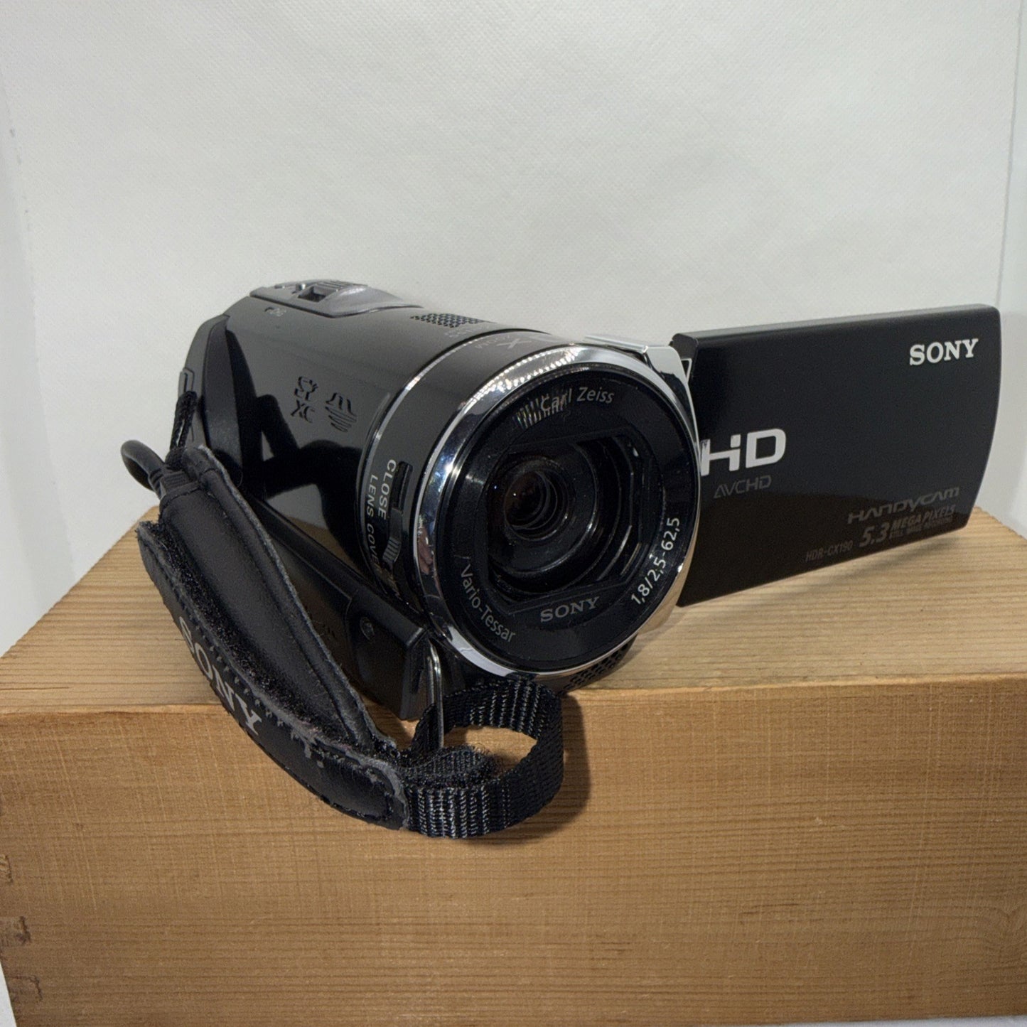 Sony HDR-CX190 Camcorder Tested Working + Charger Battery SD Card Case