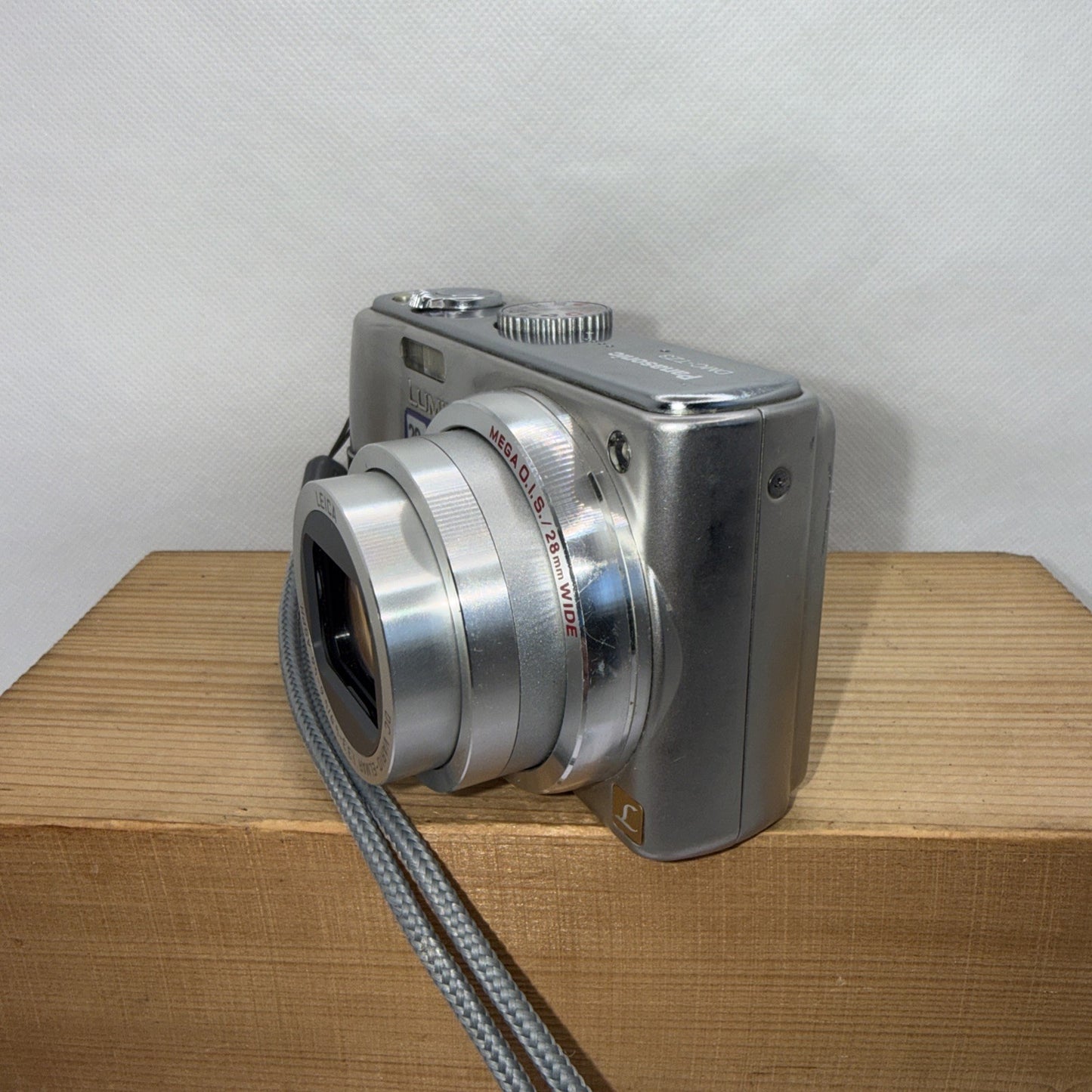 Panasonic LUMIX DMC-TZ3 7.2MP Digital Camera Tested + Charger Battery 4GB Case
