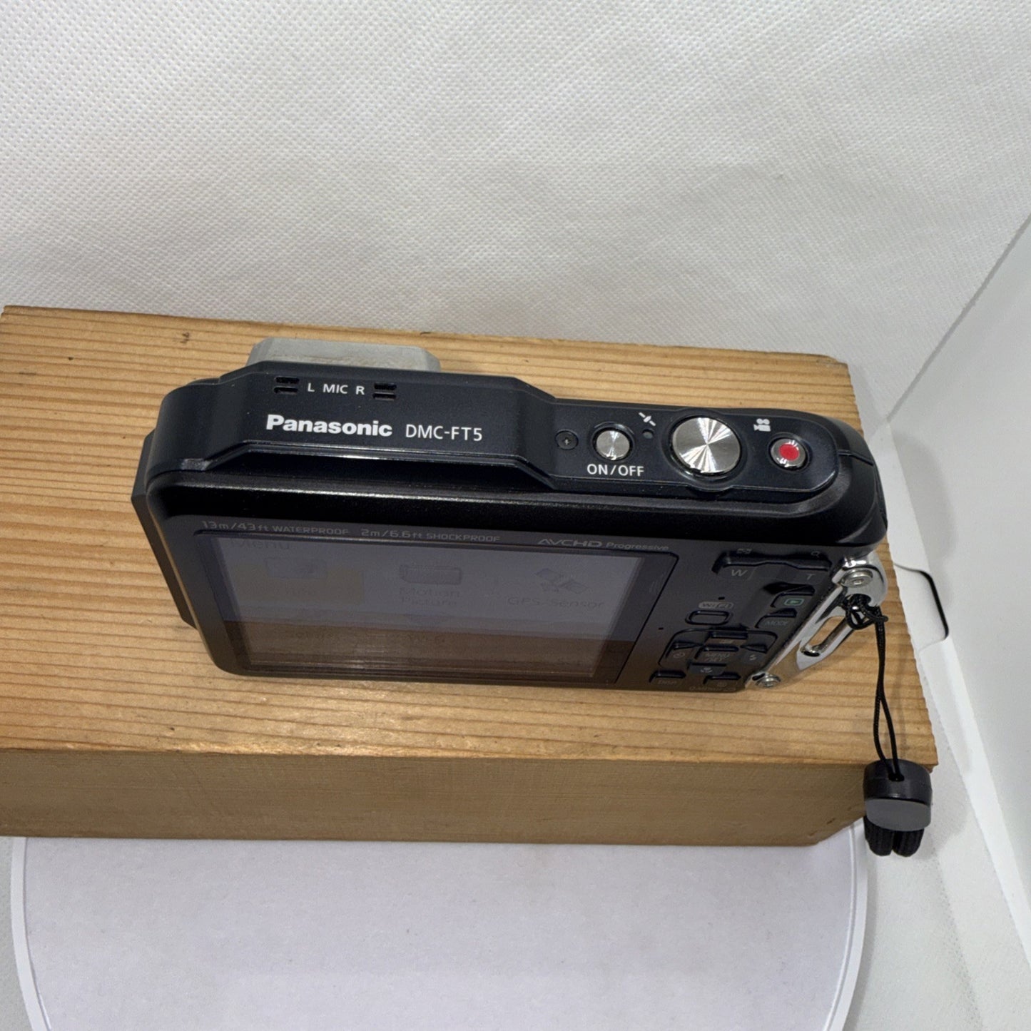 Panasonic LUMIX DMC-FT5 16.1MP Waterproof Digital Camera Tested + Accessories