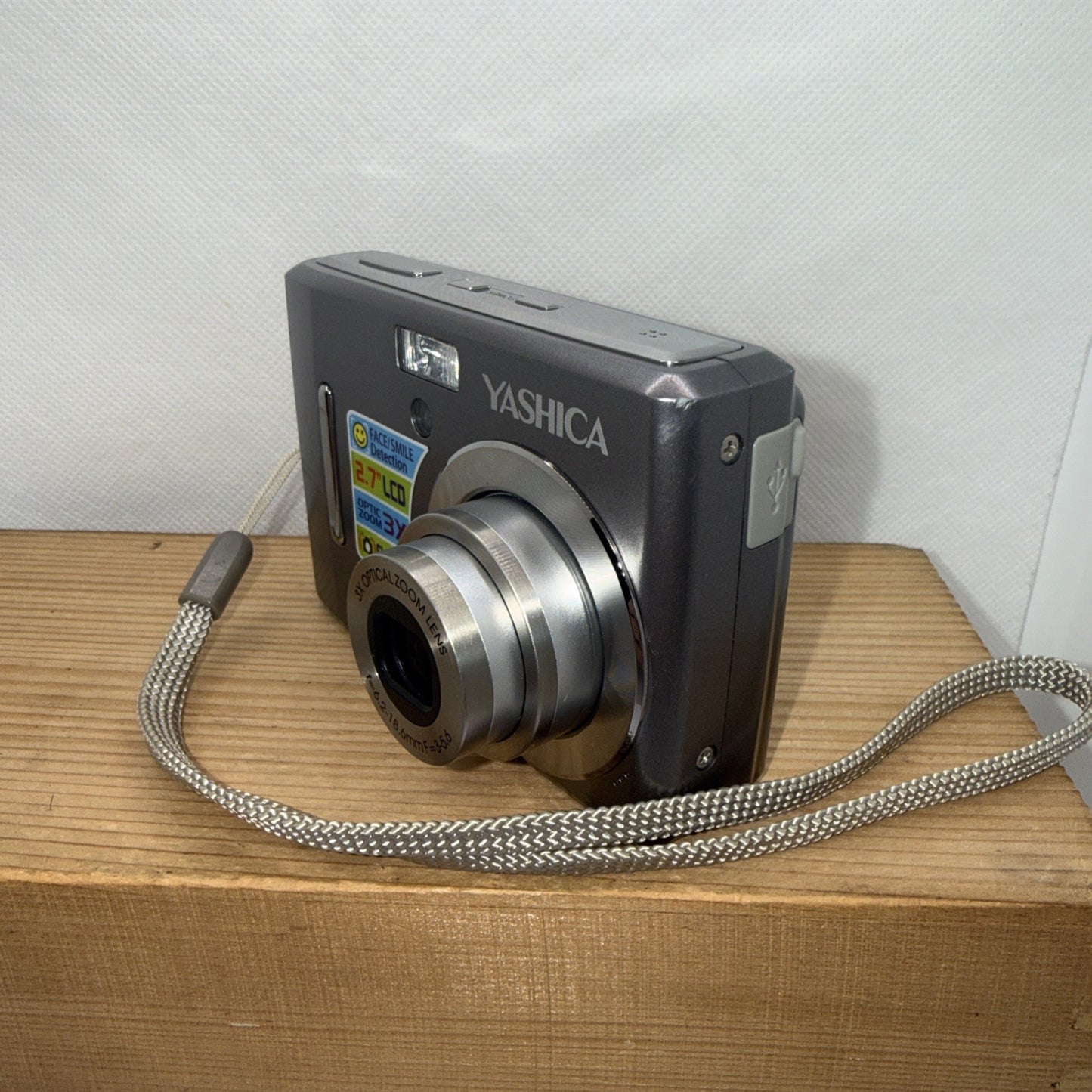 Yashica EZ F10 10.1MP Digital Camera Tested Plus 4GB SD Case And 2 x Free Gifts