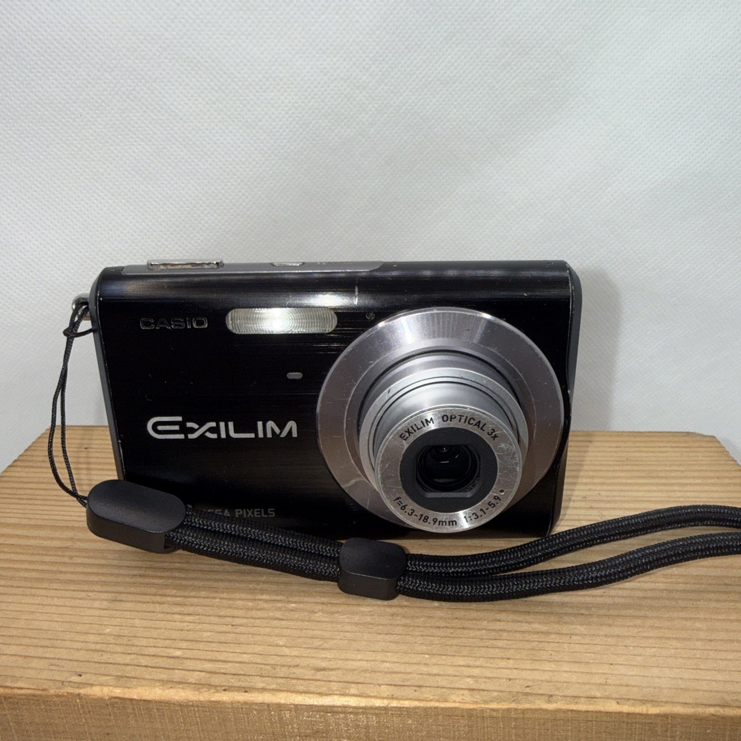 Casio Exilim EX-Z70 7.2MP 3x Zoom Digital Camera Tested + Charger Battery 4GB SD