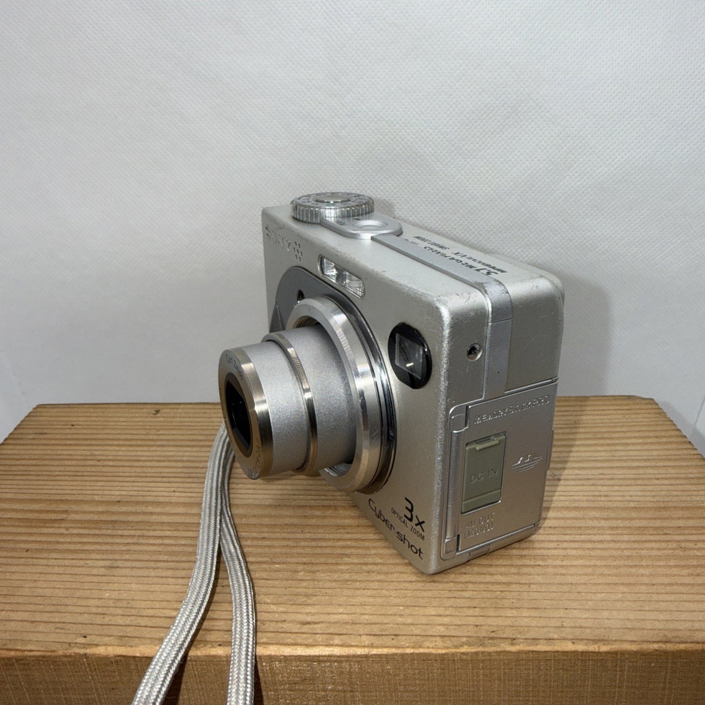 Sony Cyber-shot DSC-W1 5.1MP Digital Camera Tested + Memory Card & USB Cable