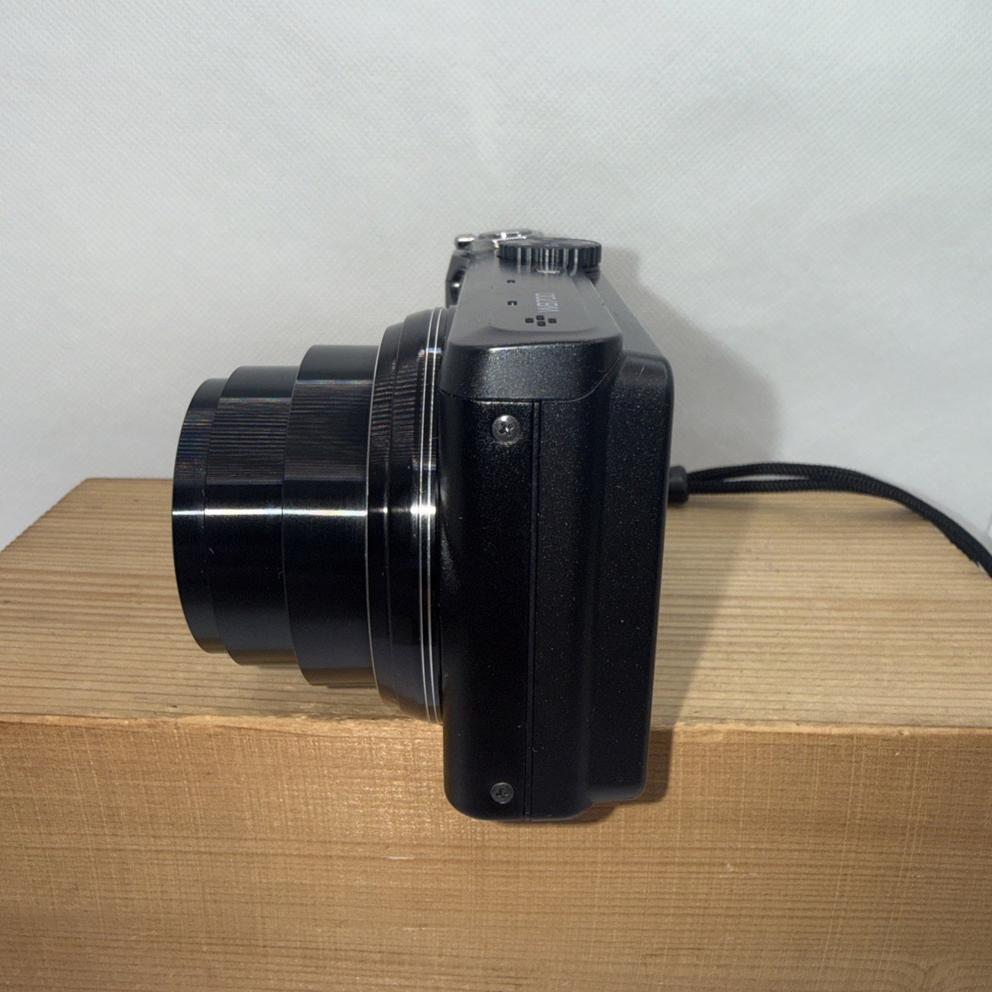 Samsung WB700 14.2MP Digital Camera Tested Working + Charger Battery 4GB SD