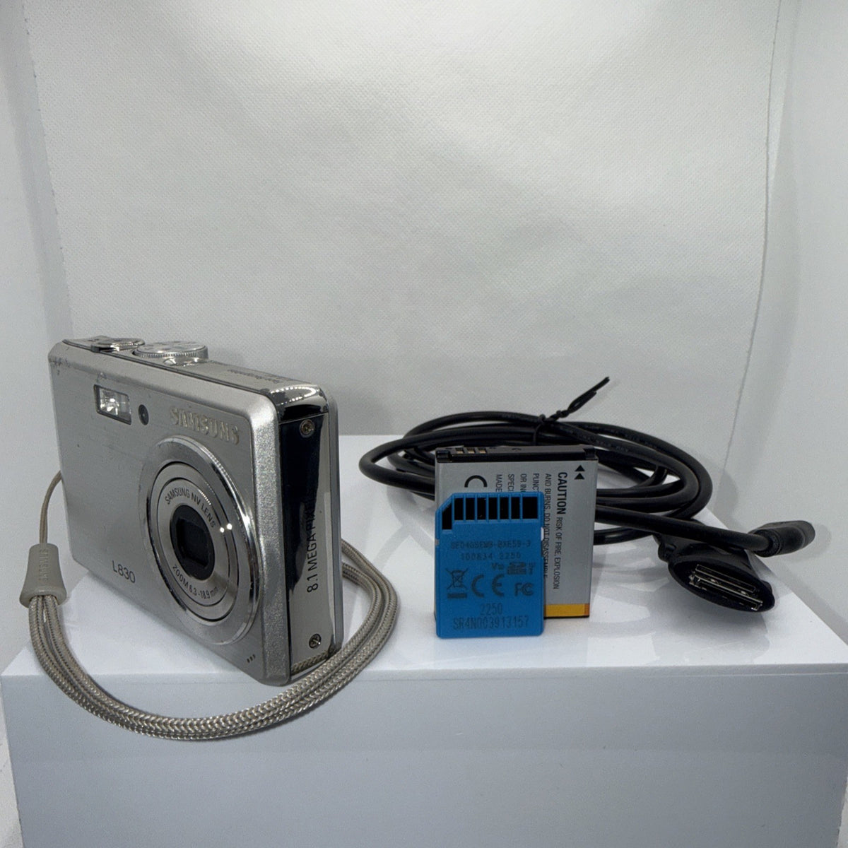 Samsung L830 Digital Camera 8.1MP Tested *Some Dead Pixels On LCD Screen* Bundle