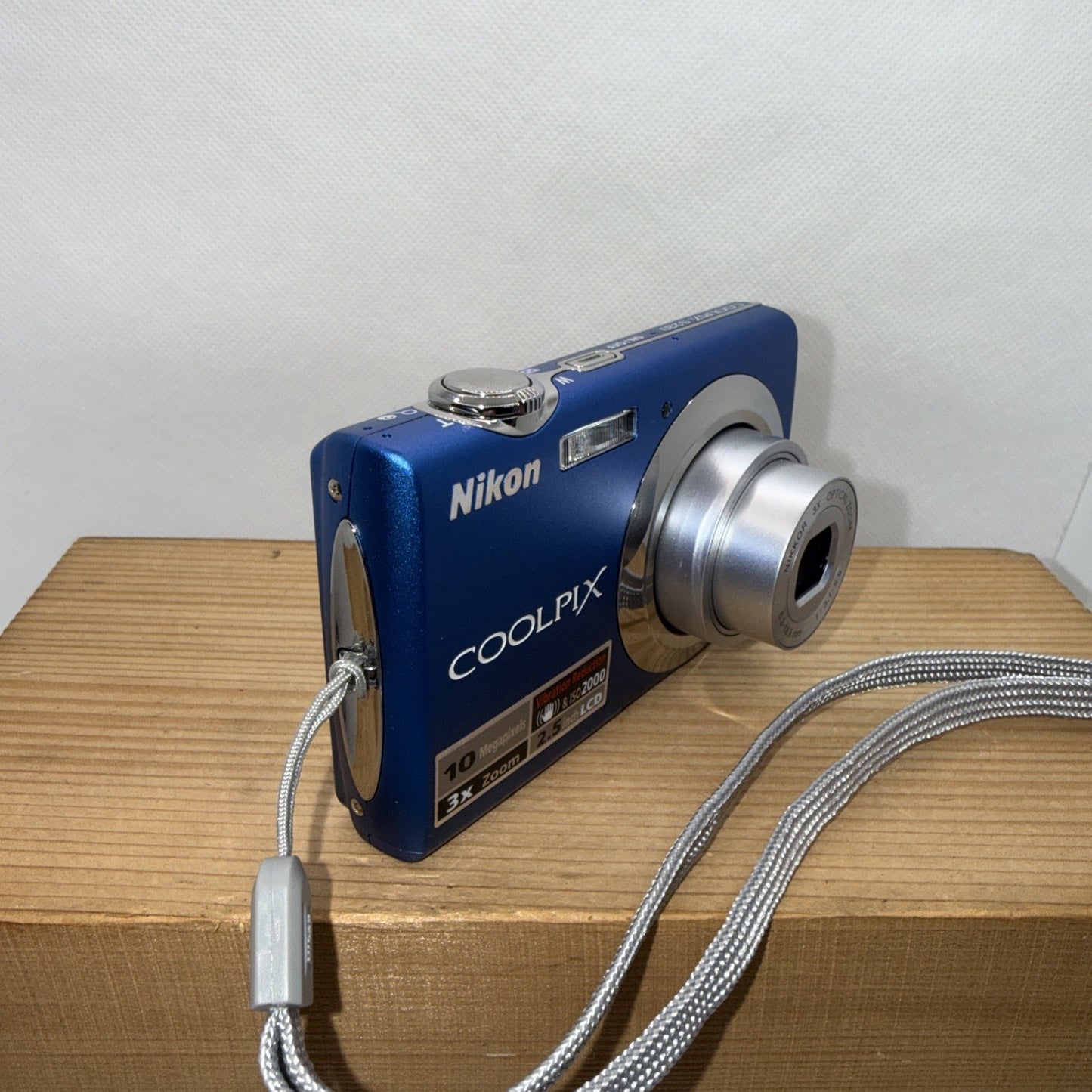 Nikon Coolpix S220 10MP Digital Camera Boxed Tested Plus Charger Battery 4GB VGC