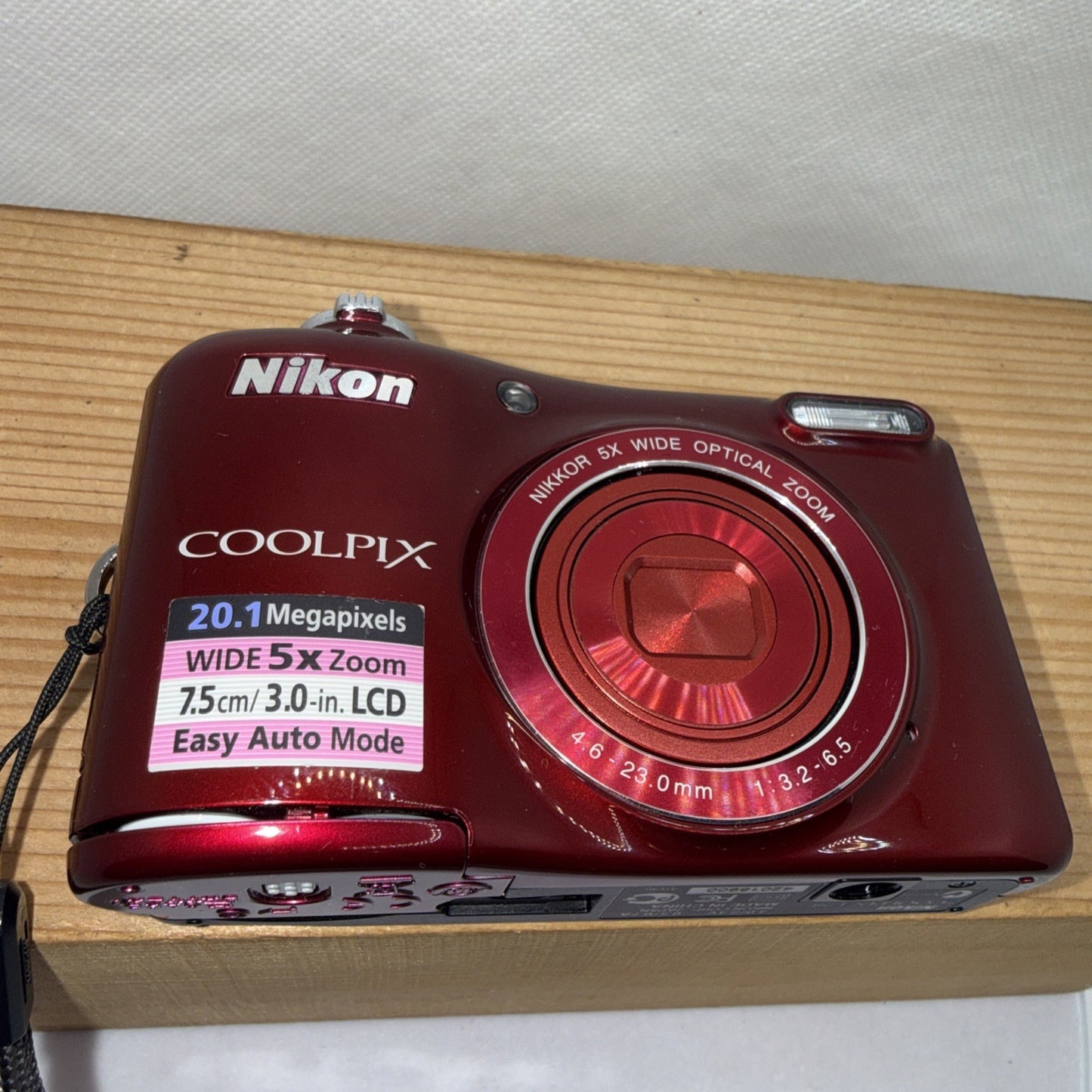 Nikon L28 Digital Camera 20.1MP Tested *Minor issue* + Charger Batteries 4GB SD
