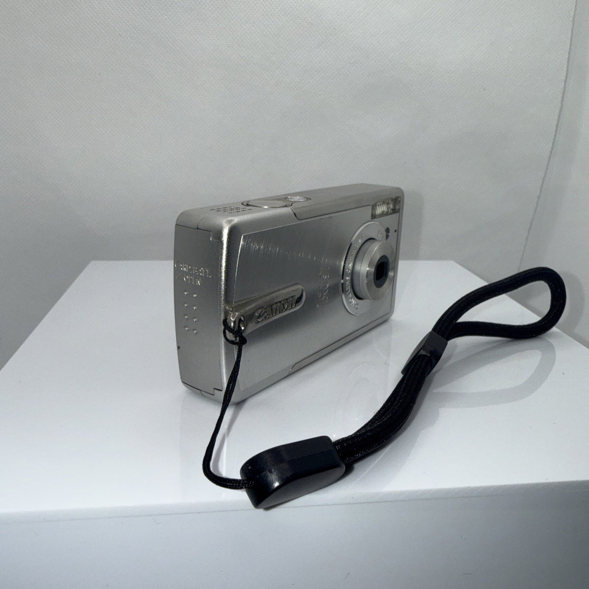 Digital Camera Canon IXUS i 4MP Compact Tested + Charger Battery SD Card & Case