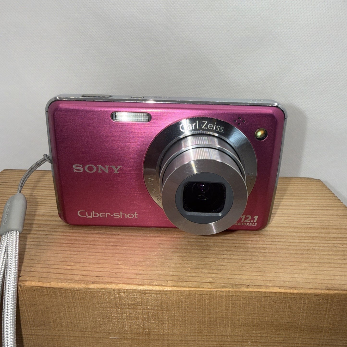 Sony Cybershot W220 Pink Digital Camera 12.1MP Tested + Charger Battery Memory