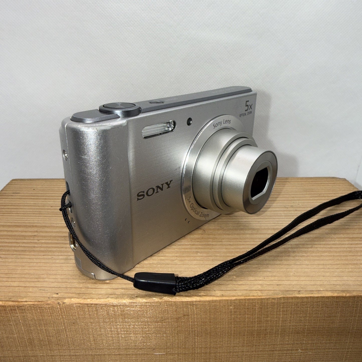 Sony Cyber-shot DSC-W800 20.1MP Digital Camera Tested + Charger Battery Case SD