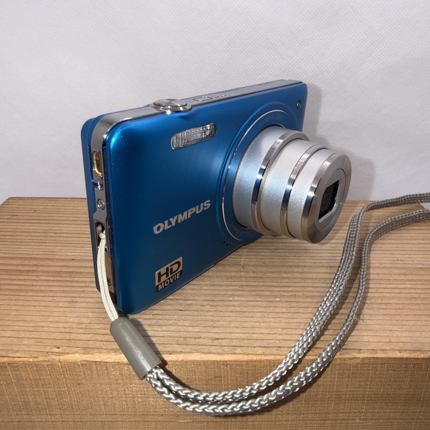 Olympus D-715 14MP Blue Digital Camera Tested Working + Charger Battery 4GB SD