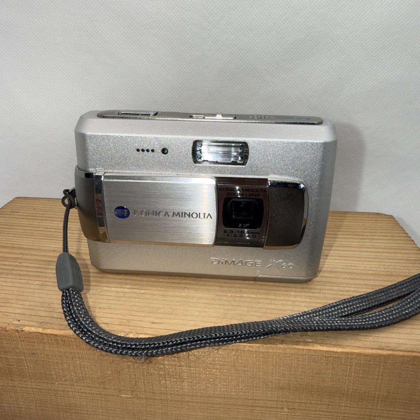 Konica Minolta DiMAGE X60 5MP Digital Camera Working + Charger Battery 4GB SD