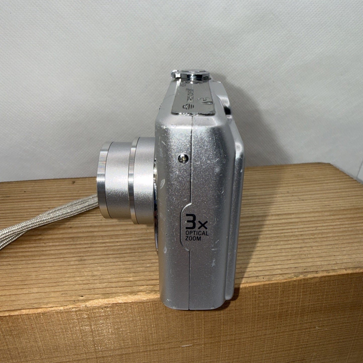 Sony Cyber-shot DSC-W30 6MP Digital Camera Tested + Charger Memory Card & Case