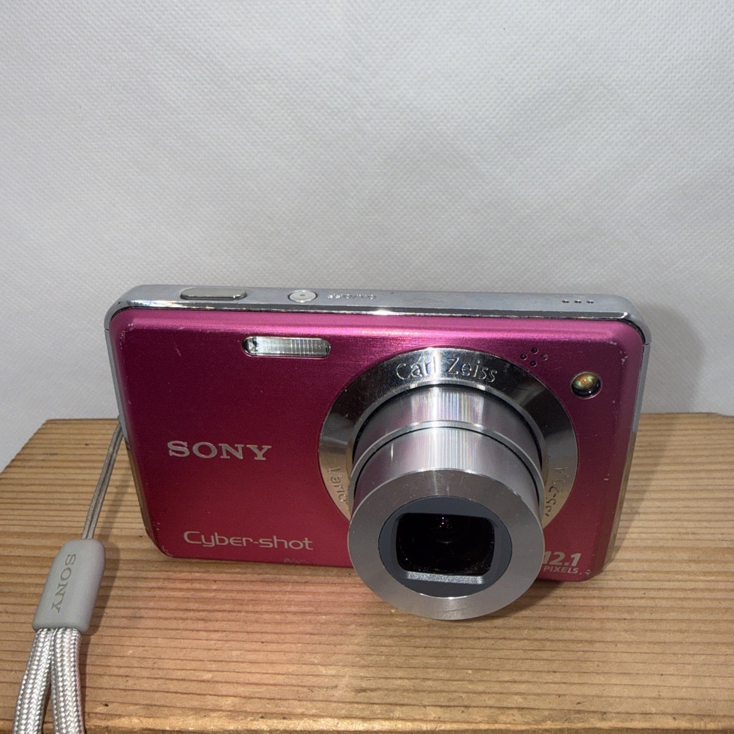 Sony Cybershot DSC-W220 Digital Compact Camera Working w/ 4x Optical Zoom Lens