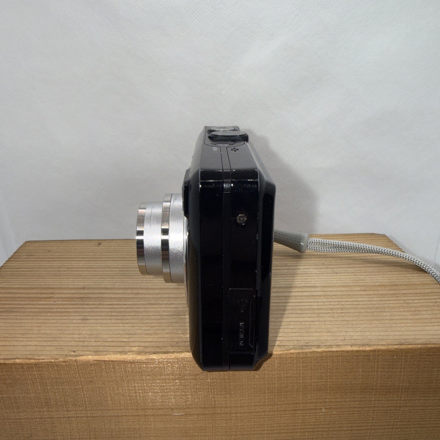 Samsung D1070 10.2MP Digital Camera Boxed Tested + 4GB SD Memory Card