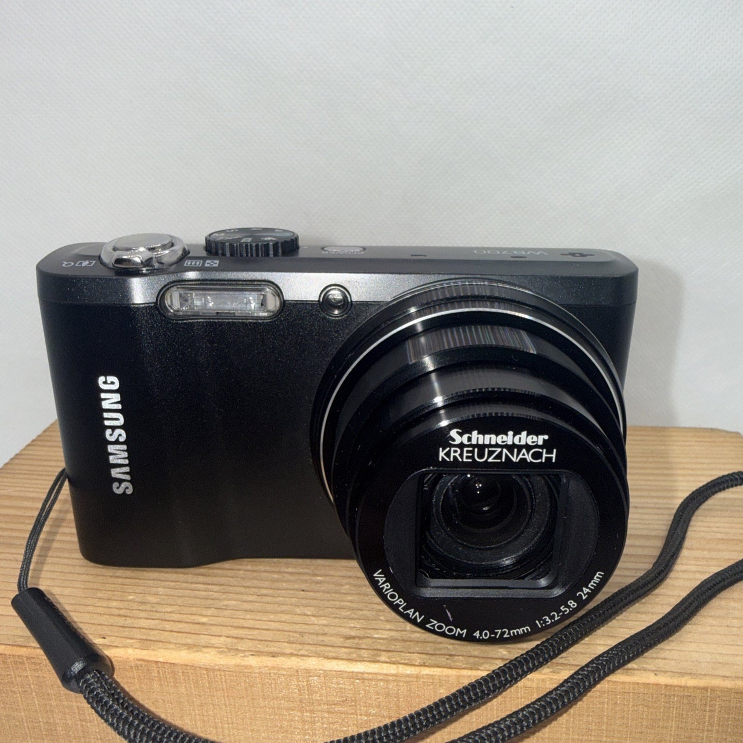 Samsung WB700 14.2MP Digital Camera Tested Working + Charger Battery 4GB SD