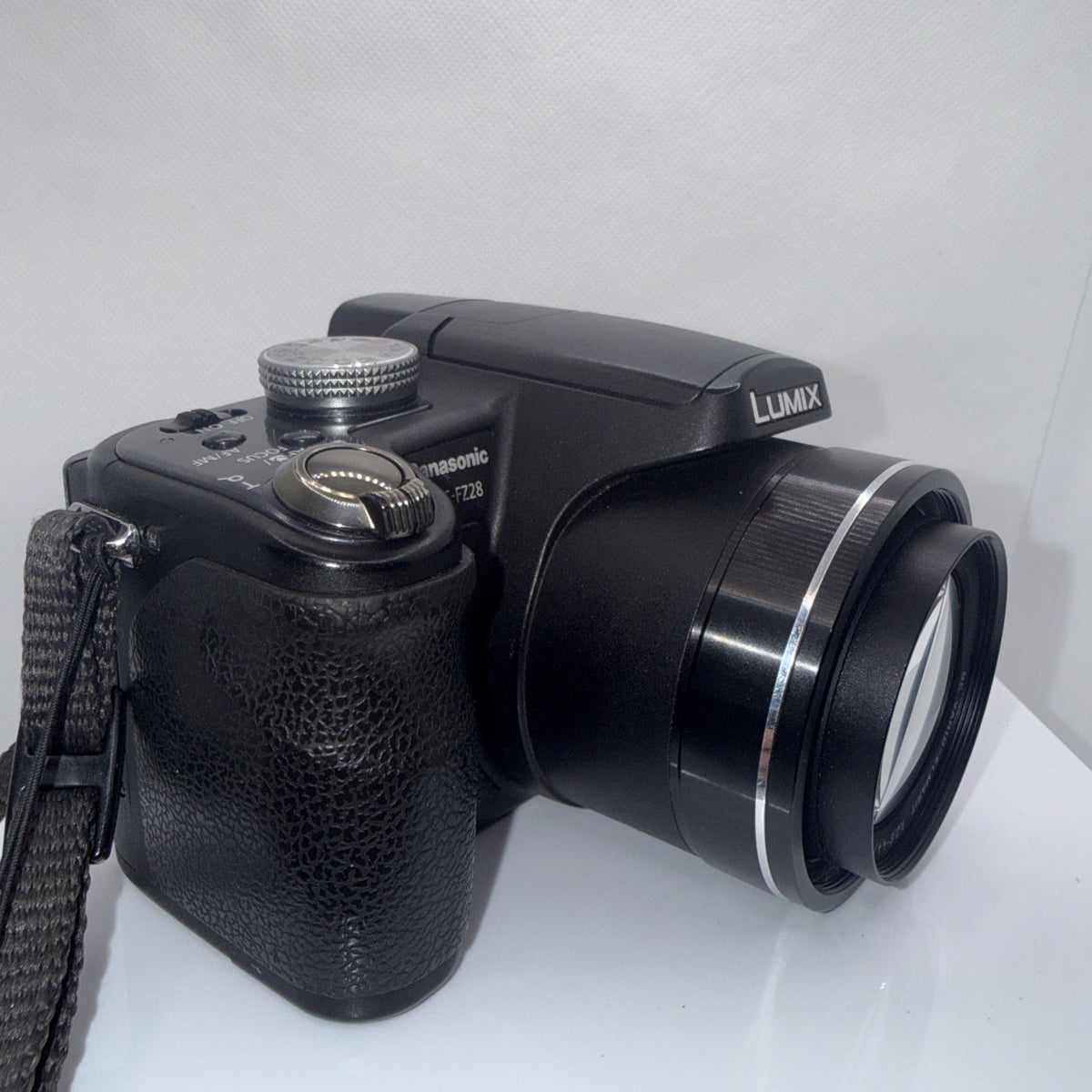 Digital Camera Panasonic Lumix DMC-FZ28 10.1MP Tested + Charger Battery 2GB SD