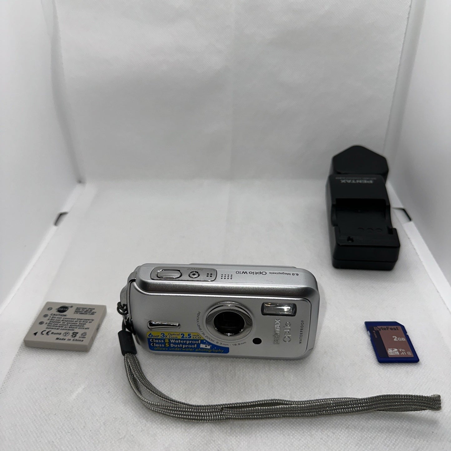 Pentax Underwater Digital Camera Optio W10 6.0MP Tested + Accessories0