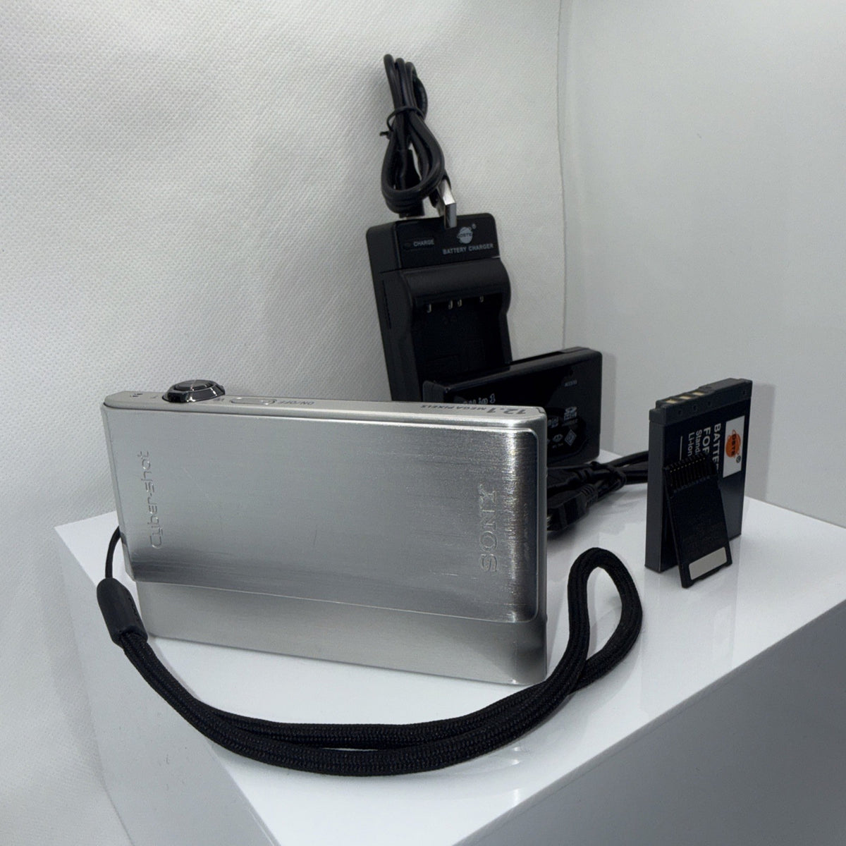 Sony Cyber-shot DSC-T900 12.1MP Digital Camera Tested + Charger Battery Memory