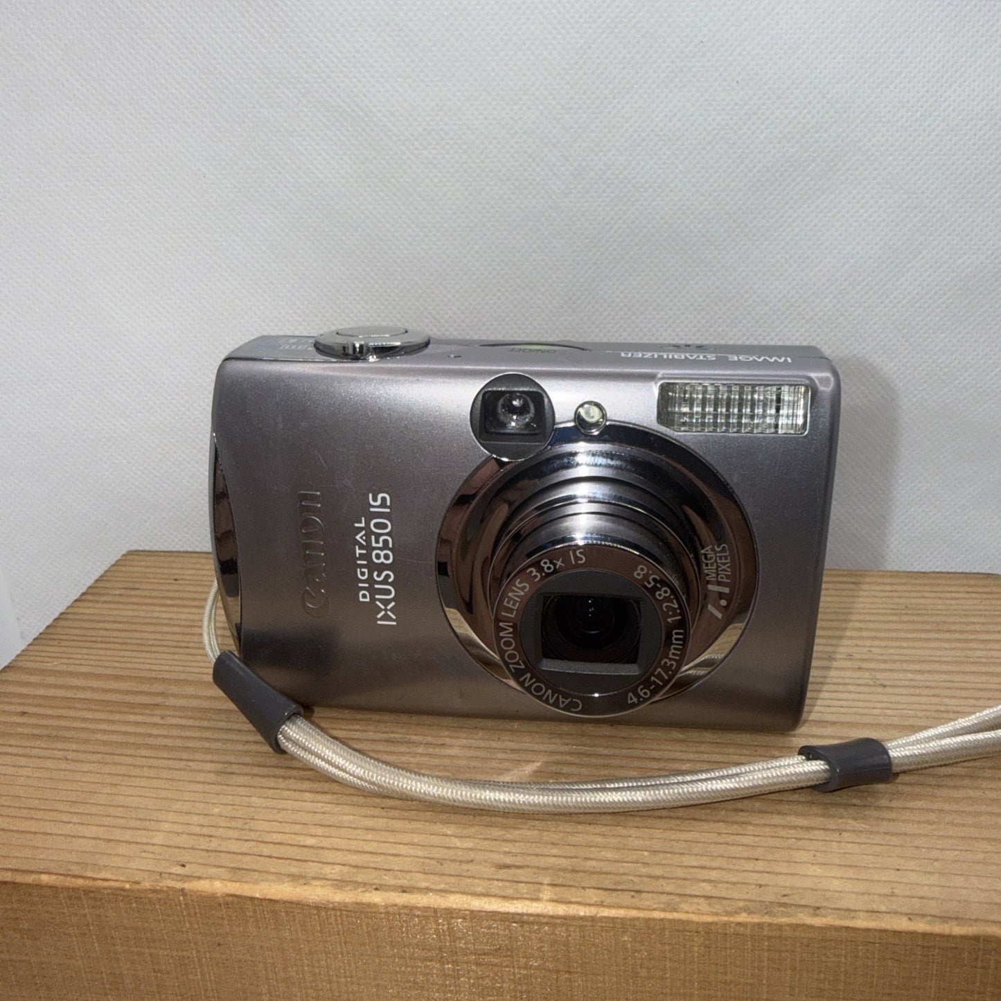 Canon IXUS 850 IS 7.1 MP Digital Camera Tested Working + Charger Battery 4GB SD